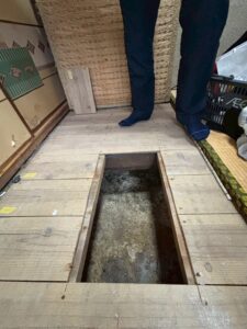 シロアリ駆除工事 床下へ