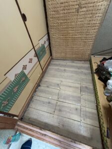 シロアリ駆除工事 床下へ