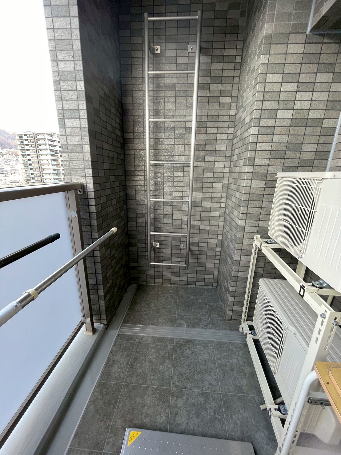 兵庫県神戸市にてマンション鳩糞清掃の施工後写真